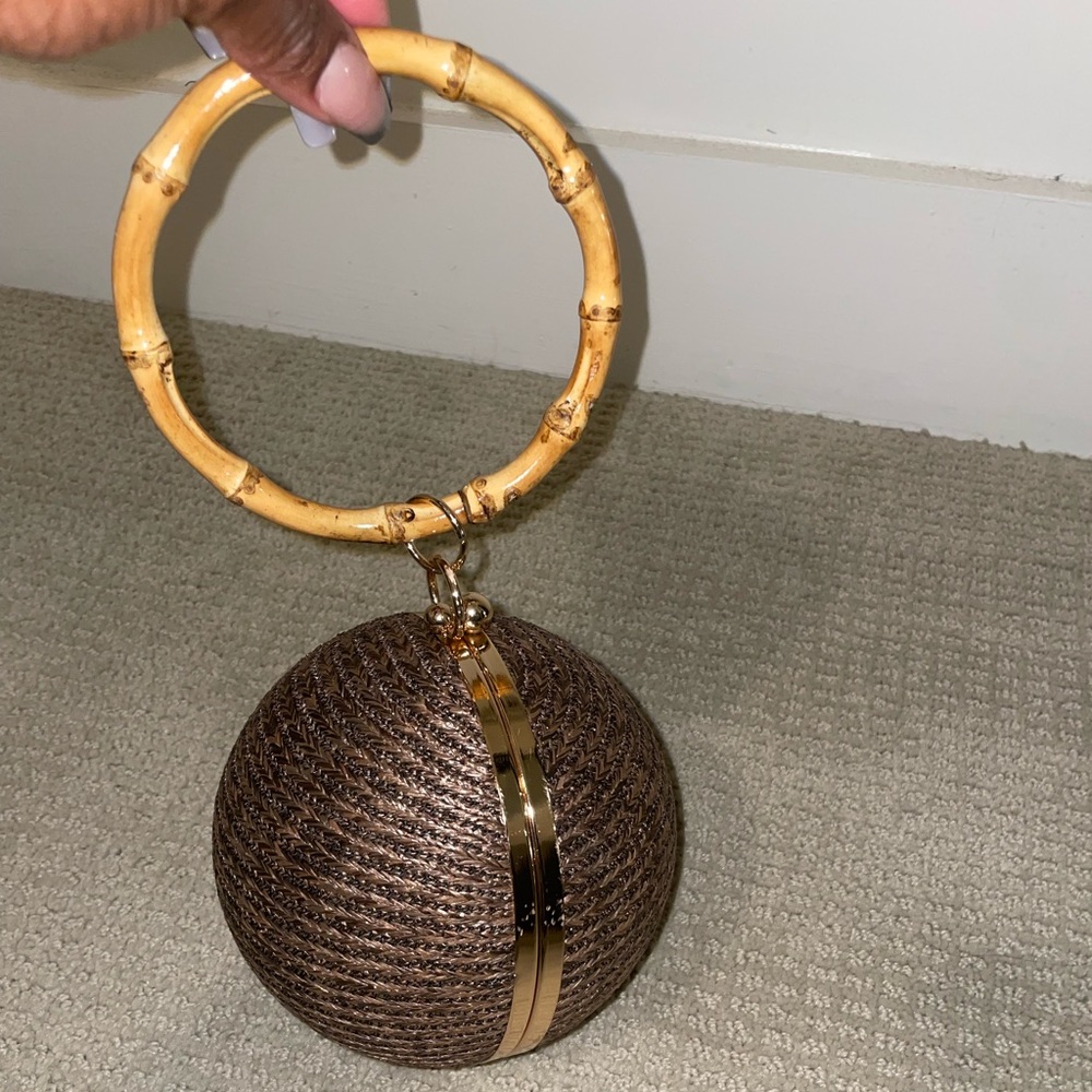 Circular woven handbag